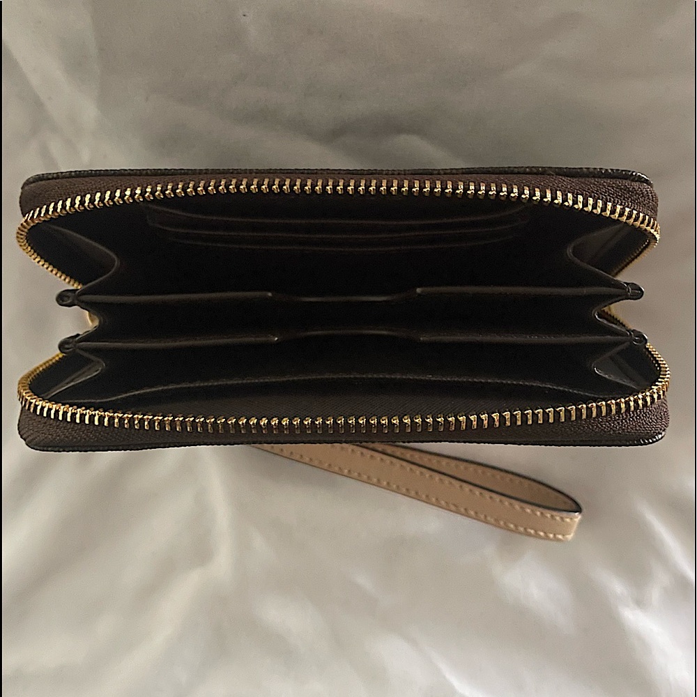 Michael Kors Wristlet - Picture 3 of 7